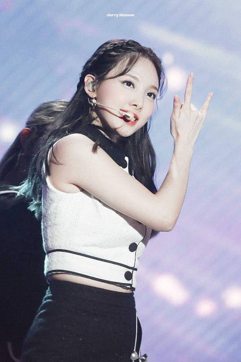 Twitter/archivenayeon