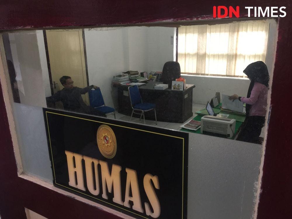 Ruangan Jamaluddin dijaga Satpam selama diperiksa oleh Ketua PN Medan (IDN Times/Prayugo Utomo)