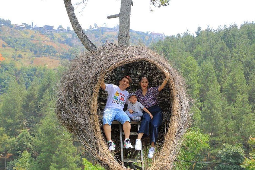 Instagram.com/adrianabustami