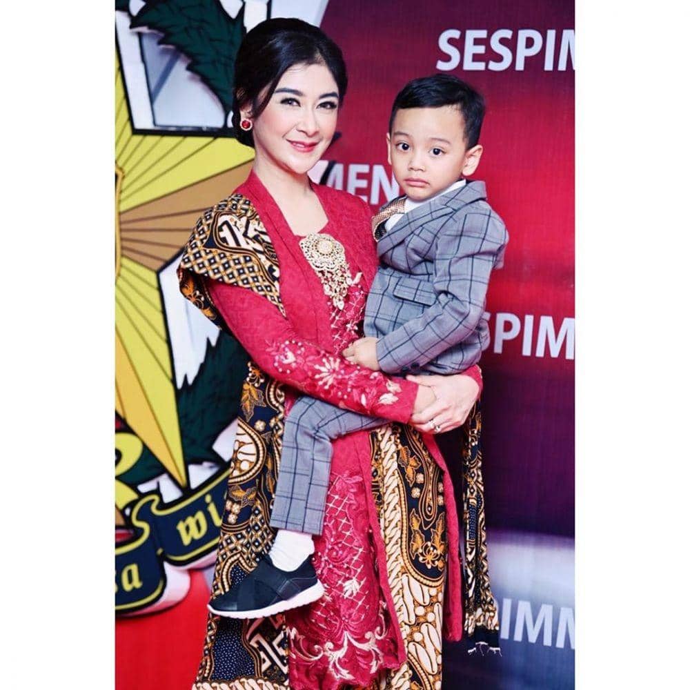 Instagram.com/uutpermatasari