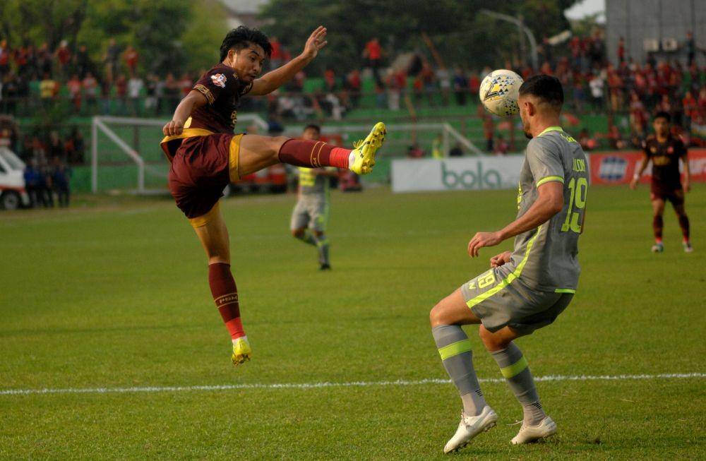 Javlon Guseynov beraksi untuk Borneo FC musim lalu. ANTARA FOTO/Abriawan Abhe