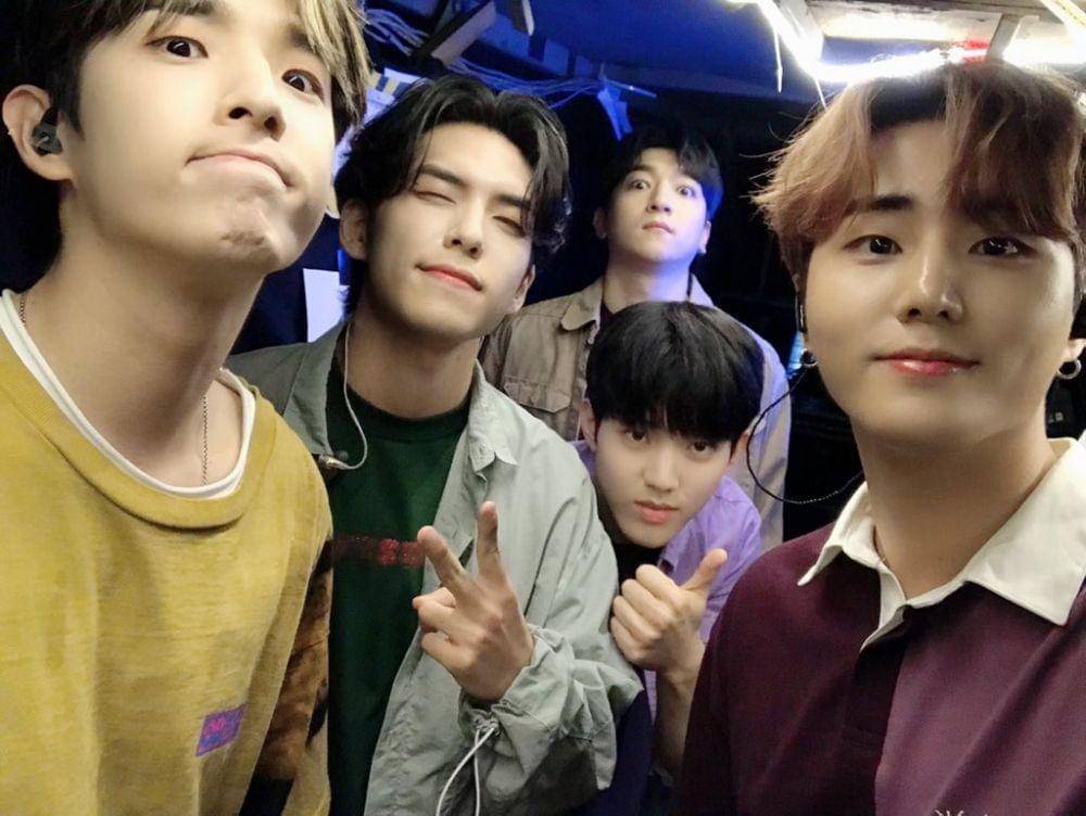 twitter.com/day6official