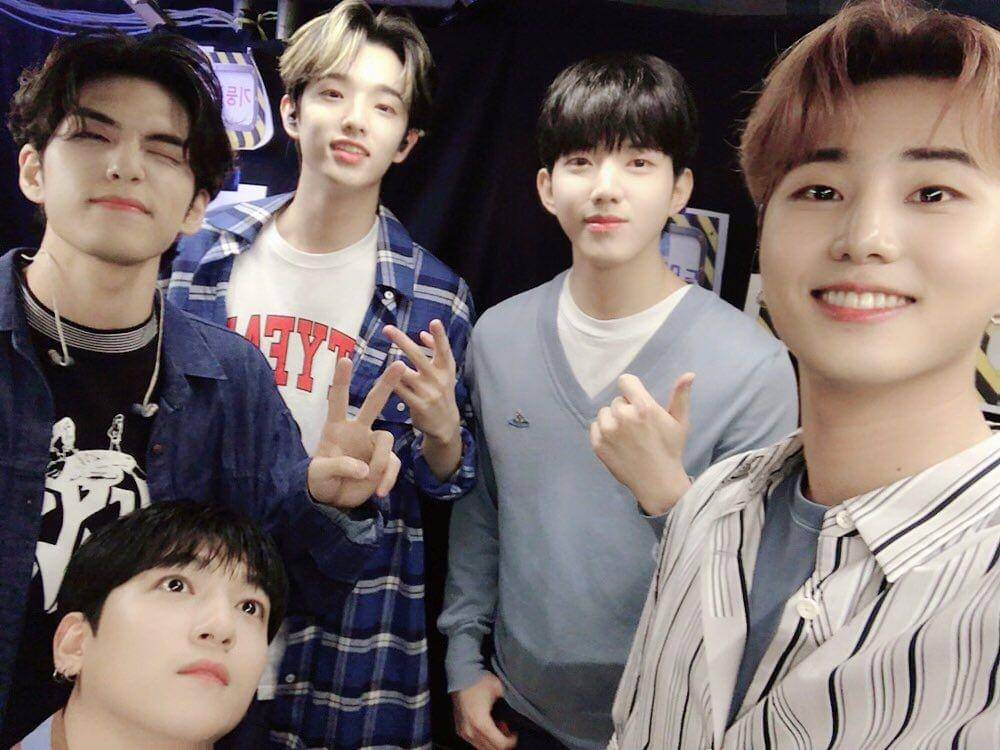 twitter.com/day6official