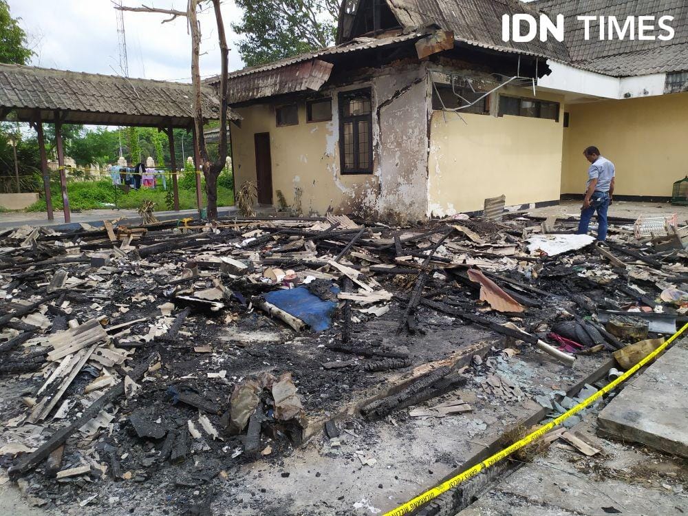 Lokasi di belakang Kantor KY Kaltim yang terbakar di Samarinda (IDN Times/Yuda Almerio)