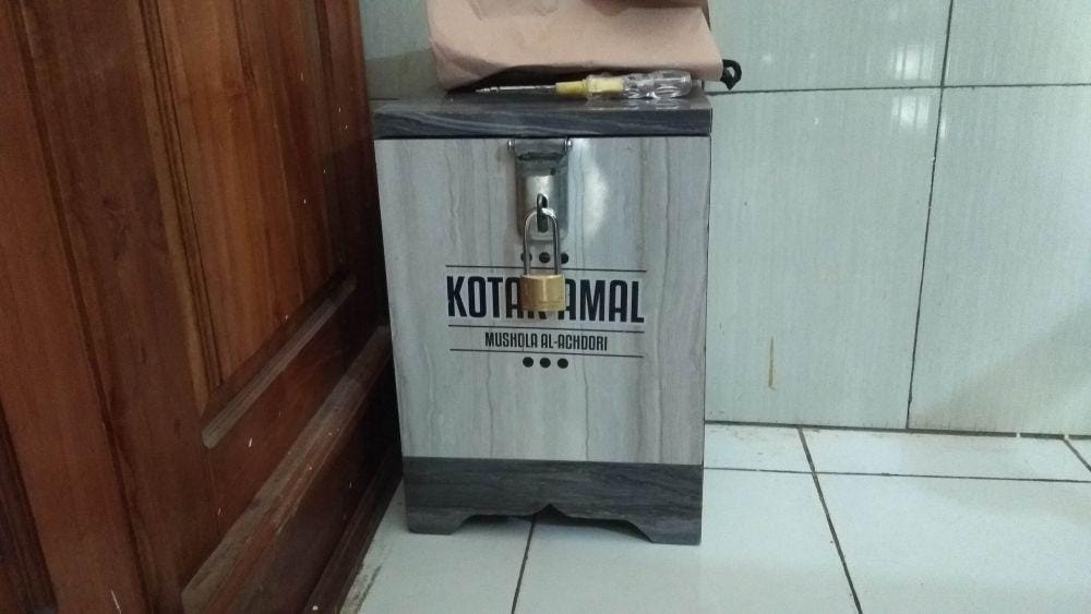 Kotak amal yang dicuri pelaku di salah satu mushola yang ada di Tuban. IDN Times/Imron