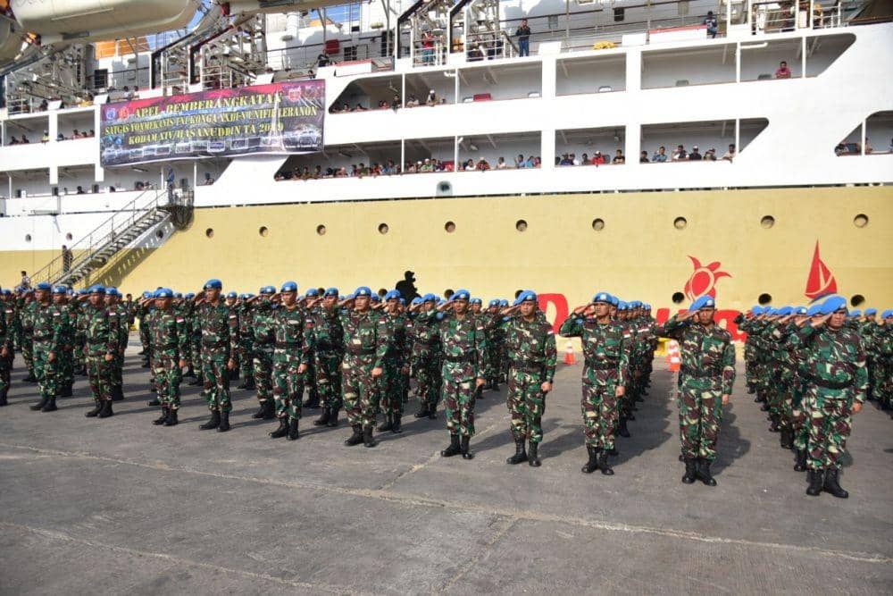 Panglima Kodam XIV/Hasanuddin Mayjen TNI Surawahadi, memimpin apel persiapan pemberangkatan pasukan Satgas Yonif 762/Tamalatea ke Lebanon, Selasa (3/12) / Istimewa