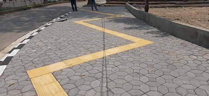 Guiding Block Taman Makam Pahlawan, Jurug, Surakarta, Jawa Tengah. (Facebook/Sugeng Riyanto)