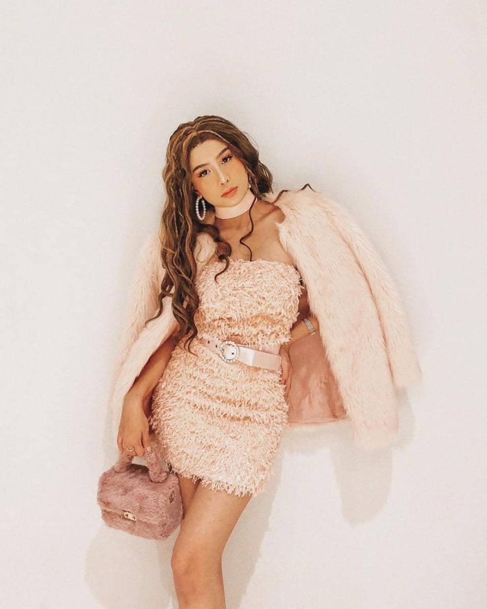 instagram.com/awkarin