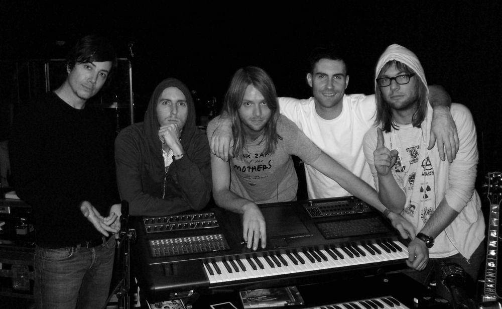 twitter.com/maroon5
