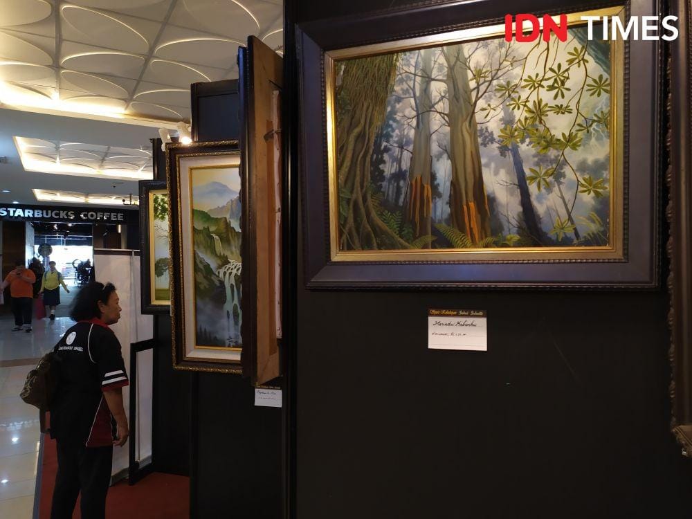 Lukisan karya Sabar Subadri saat dipamerkan di Mal Ciputra. IDN Times/Fariz Fardianto