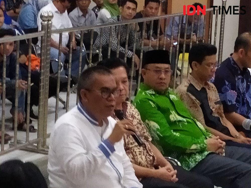Ahmad Yani tersangka OTT hadir dalam sidang menjadi saksi (IDN Times/Rangga Erfizal)