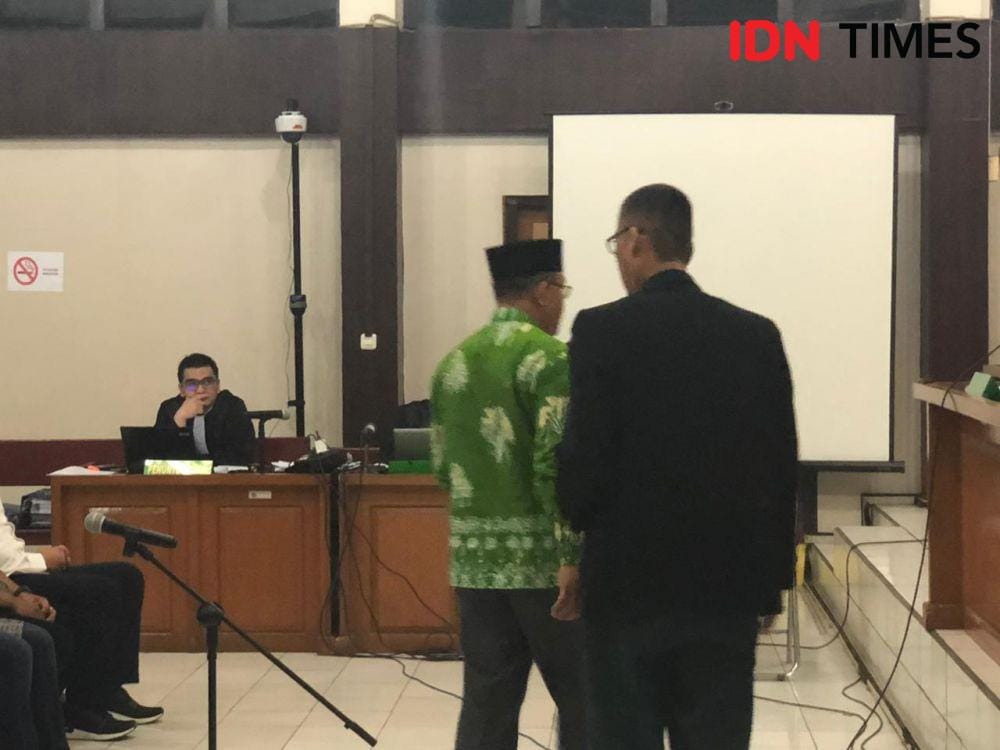 Juarsyah saat akan disumpah sebelum memberikan kesaksian (IDN Times/Rangga Erfizal)