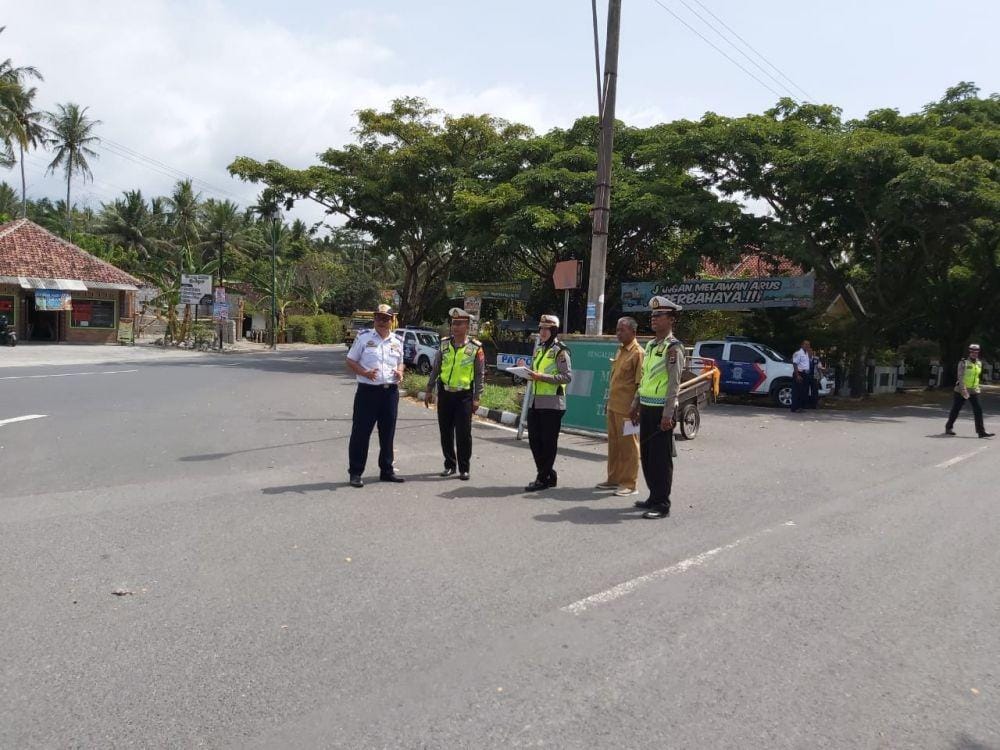 Petugas melakukan pemetaan jalan disekitar Bandara YIA yang berpotensi macet saat libur Nataru. IDN Times/Istimewa