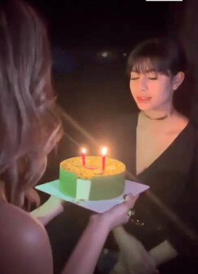 instagram.com/awkarin