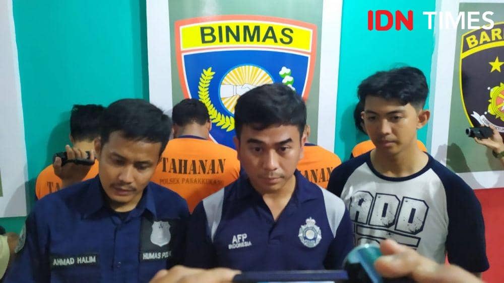 Kanit Reskrim Polsek Panakkukang Iptu Andry Kurniawan dalam ekspos hasil tangkapan di kantornya, Selasa (3/12) / Sahrul Ramadan