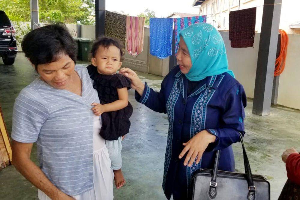 Mida dijemput tim Pemprov Sumut setelah dievakuasi dari Hutan Malaysia oleh KJRI di Kuching (Dok Humas Pemprov Sumut)