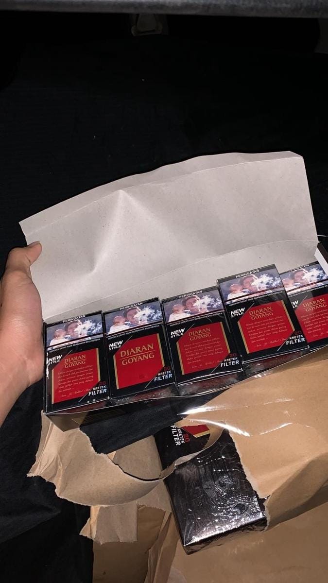 Bea Cukai Kudus berhasil mengamankan satu unit kendaraan dan dua pelaku pembawa rokok ilegal. Keduanya ditangkap di Jalan Kudus – Semarang pada 2 Desember 2019 kemarin. Dok. Bea Cukai Kudus