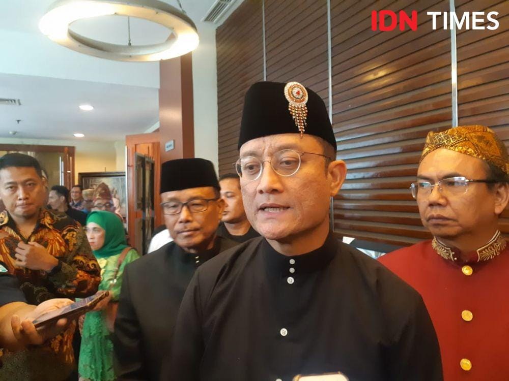 Menteri Sosial, Juliari Batubara saat diwawancara wartawan di Hotel Mercure Surabaya, Rabu (4/12). IDN Times/Ardiansyah Fajar