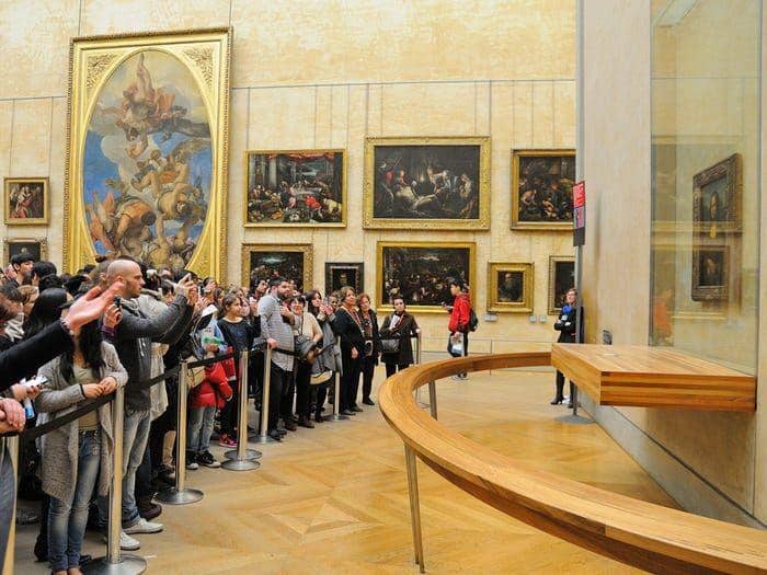 shutterstock.com/Christian Bertrand