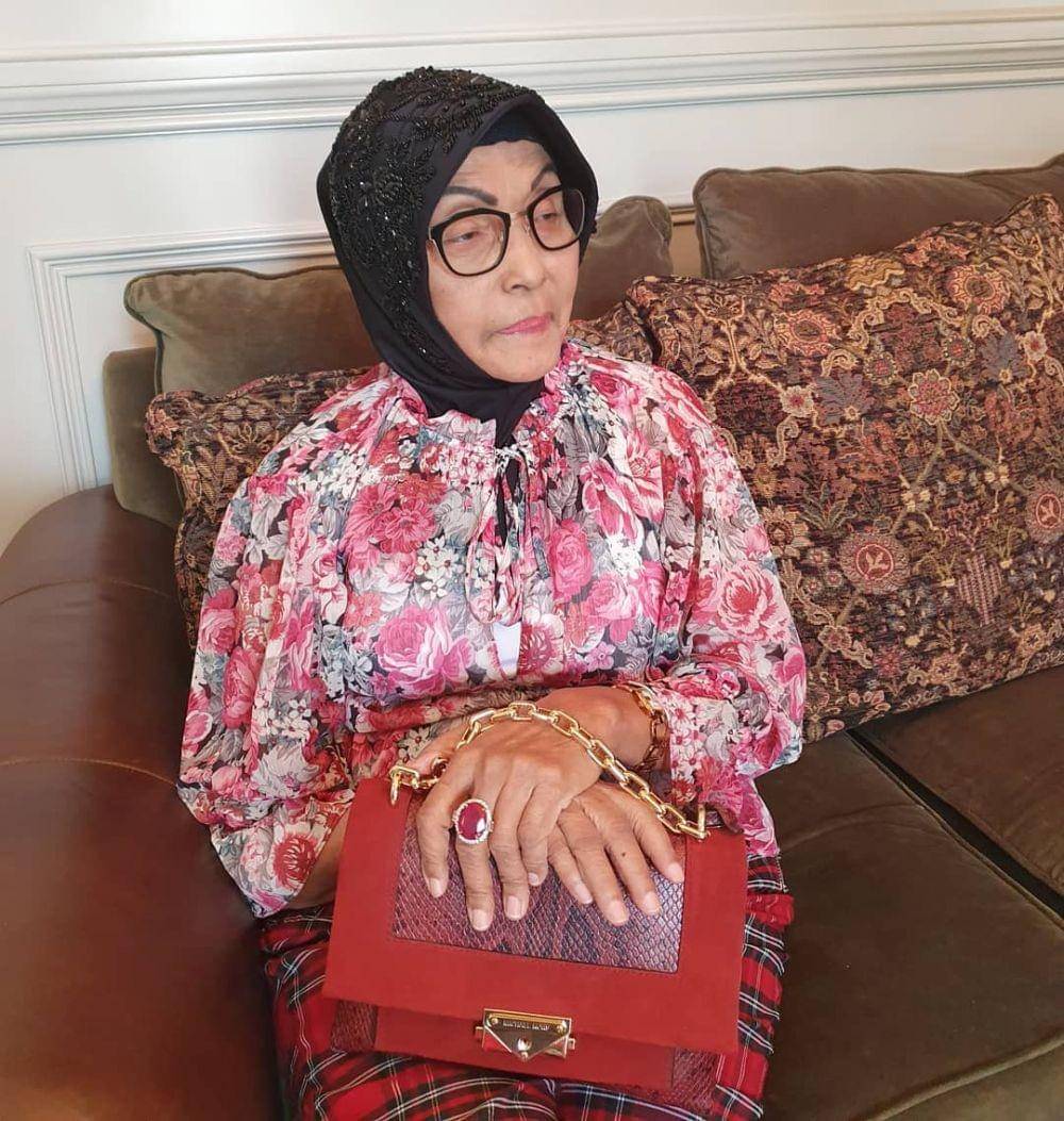 Instagram.com/mayangsaritrihatmodjoreal