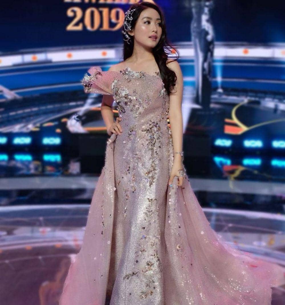 instagram.com/natashawilona12