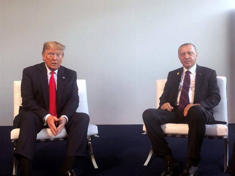 Presiden Turki Tayyip Erdogan bertemu dengan Presiden Amerika Serikat Donald Trump dalam KTT NATO di London, Inggris, pada 4 Desember 2019. ANTARA FOTO/MuratCetinmuhurdar/Presidential Press Office/Handout via REUTERS