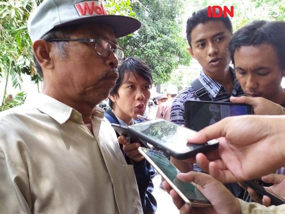 Warga Bokoharjo saat memberikan keterangan kepada wartawan tentang sosialisasi Tol solo-Yogyakarta pada Rabu (4/12).  IDN Times/Siti Umaiyah