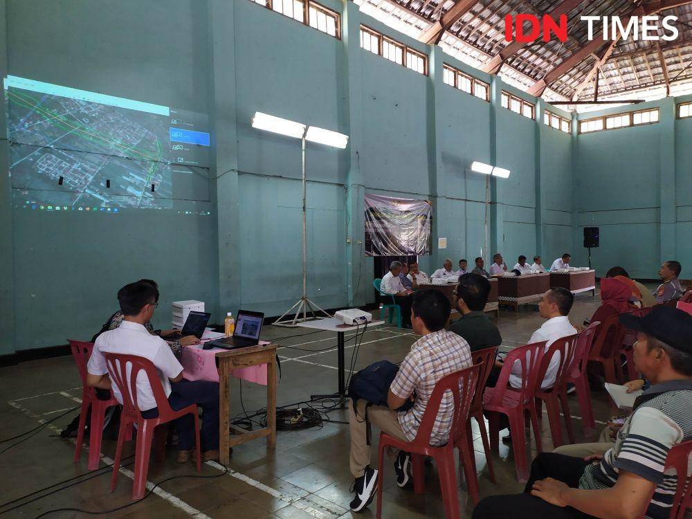 Warga Bokoharjo saat mengikuti sosialisasi Tol solo-Yogyakarta pada Rabu (4/12).  IDN Times/Siti Umaiyah