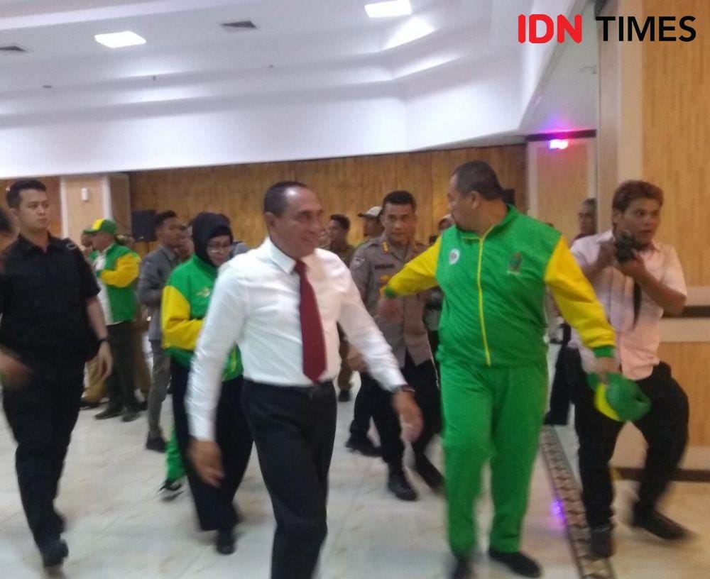 Edy Rahmayadi saat melepas atlet Sumut (IDN Times/Hasudungan)