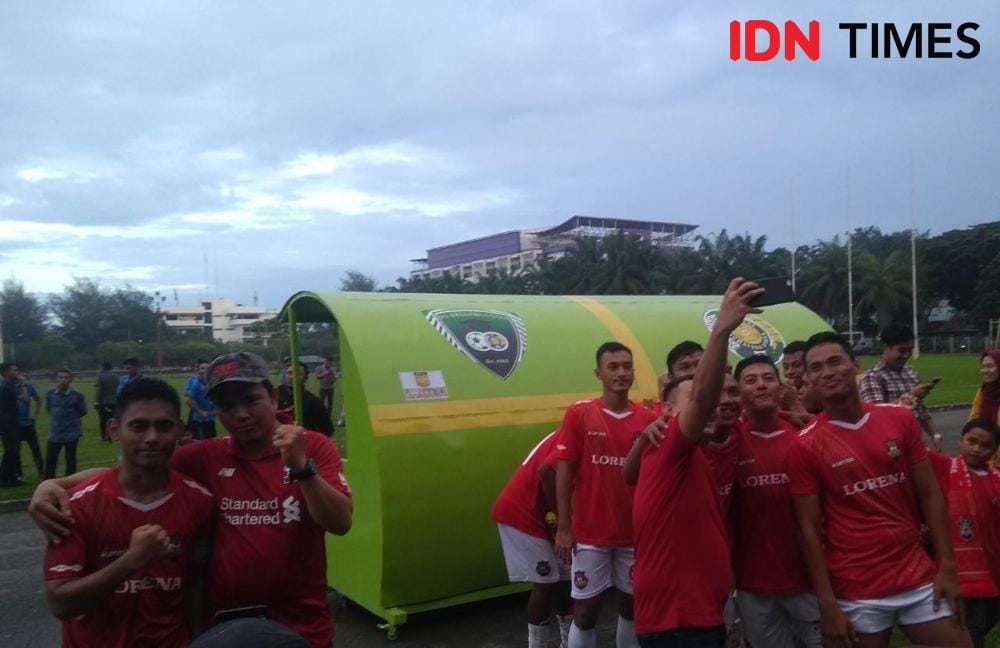 Para pemain Karo United selebrasi lolos ke putaran Nasional (IDN Times/Hasudungan)
