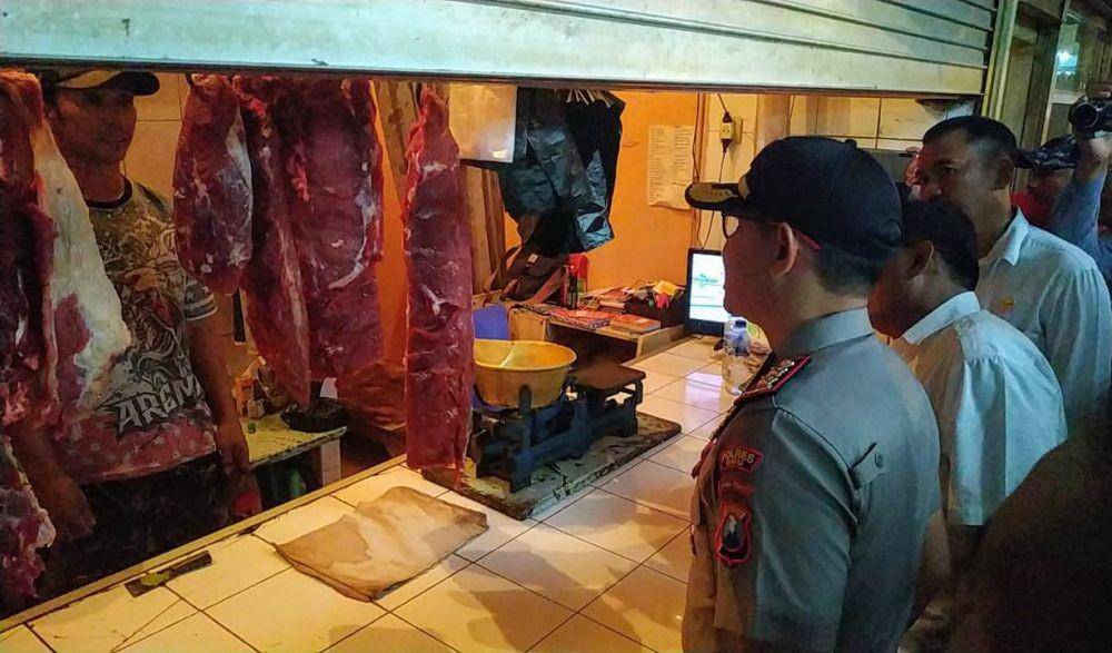 Kapolres Kota Batu bersama Kadisperindag melakukan sidak ke beberapa tempat, Rabu (4/12/2019). IDN Times/ Alfi Ramadana