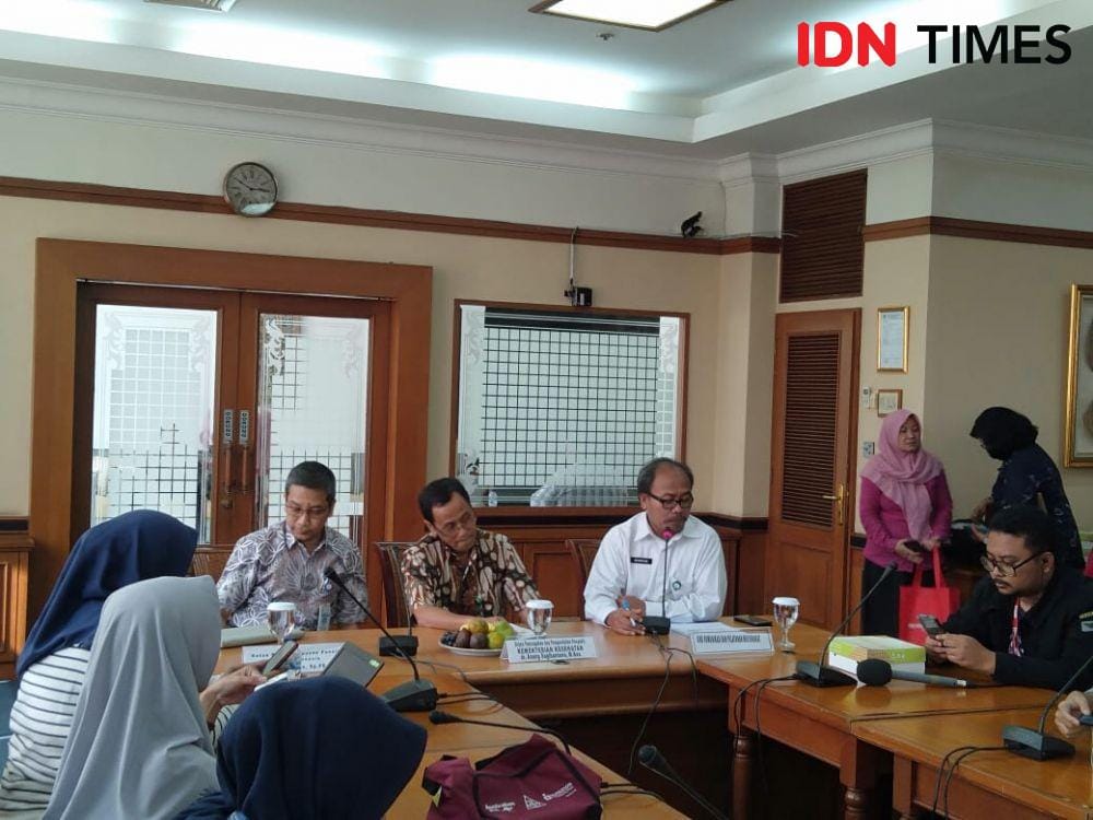 Kementerian Kesehatan memberikan informasi terkait Kejadian Luar Biasa (KLB) Hepatitis A di SMPN 20 Depok, di Gedung Adhyatma Kemenkes, Rabu (4/12). (IDN Times/Dini Suciatiningrum)
