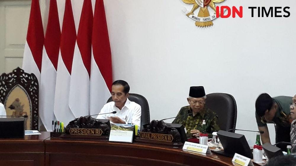 Presiden Jokowi dan Wakil Presiden Ma'ruf Amin memimpin rapat terbatas di Kantor Presiden, Jakarta Pusat, Rabu 4 Desember 2019. (IDN Times/Teatrika Handiko Putri)