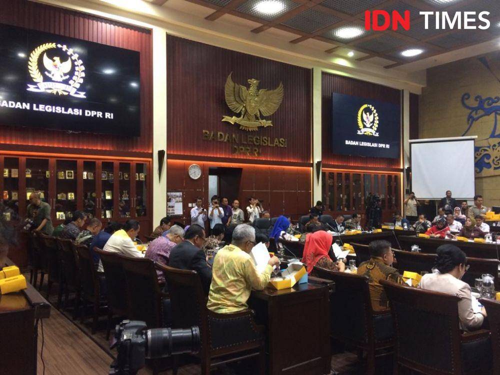 Badan Legislasi Rapat Kerja dengan Menkumham dan PPUU DPD RI dalam rangka Penyusunan Prolegnas RUU Tahun 2020-2024 dan Prolegnas RUU Prioritas Tahun 2020 di Gedung DPR, Jakarta, Rabu (4/12). (IDN Times/Irfan Fathurohman)