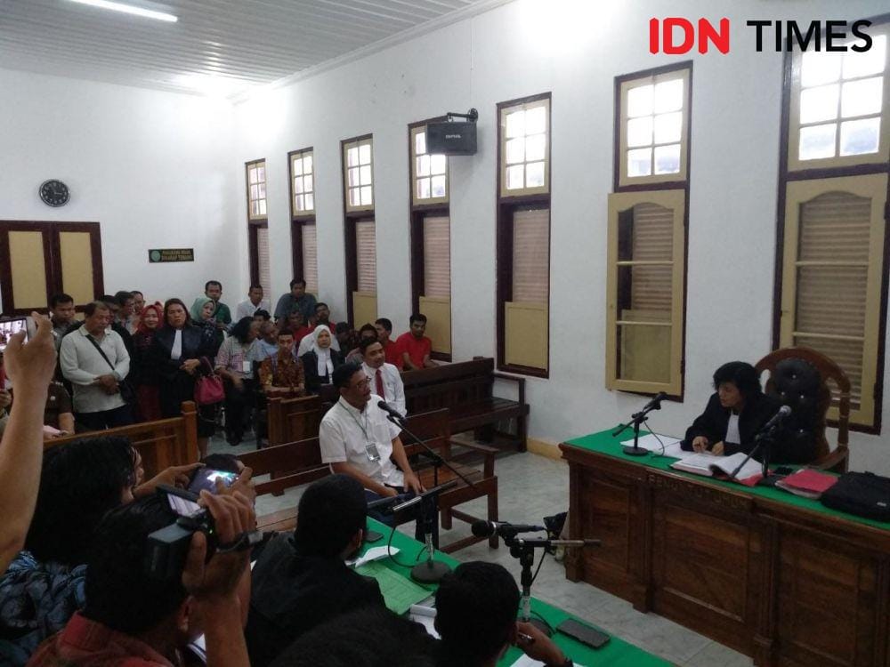 Djarot Syaiful Hidayat saat persidangan (IDN Times/Fadly Syahputra)