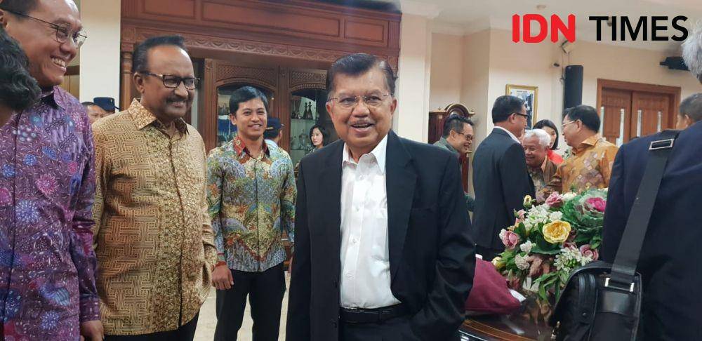 Jusuf Kalla jelang penganugerahan gelar Doktor HC dari Universitas Negeri Padang, 5 Desember 2019 (IDN Times/Uni Lubis)