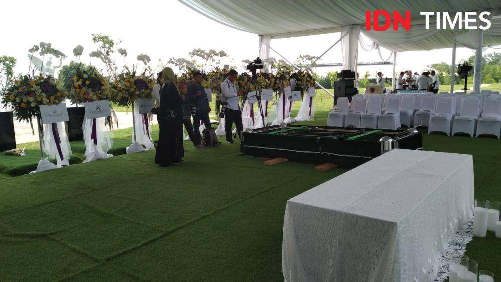 Persiapan prosesi pemakaman Ir Ciputra di pemakaman keluarga, di Bogor (IDN Times/Helmi Shemi)