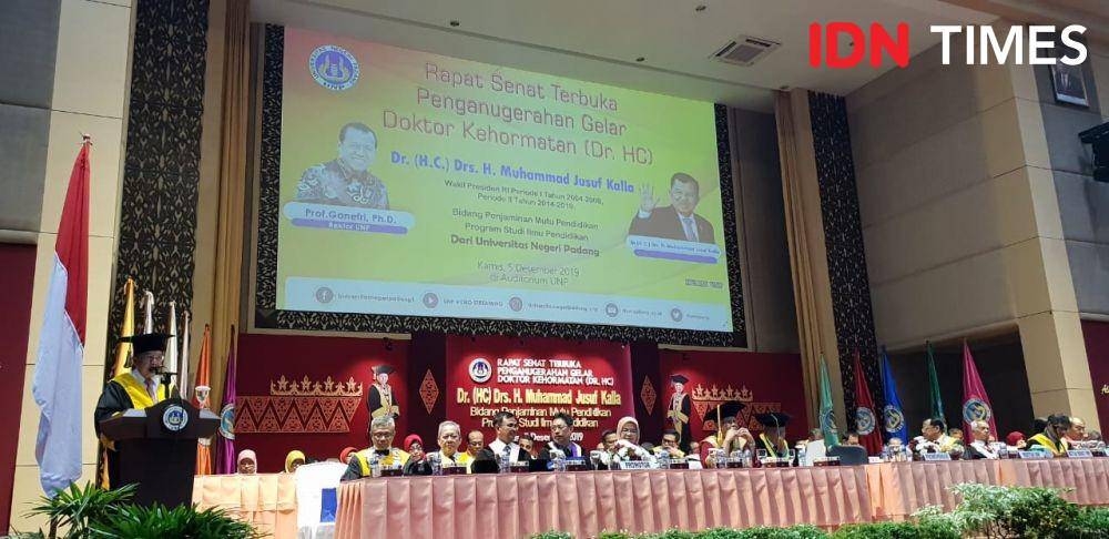 Rapat Senat Terbuka Universitas Negeri Padang, Anugerah Doktor Honoris Causa untuk Muhammad Jusuf Kalla, Kamis, 5 Desember 2019. IDN Times/Uni Lubis