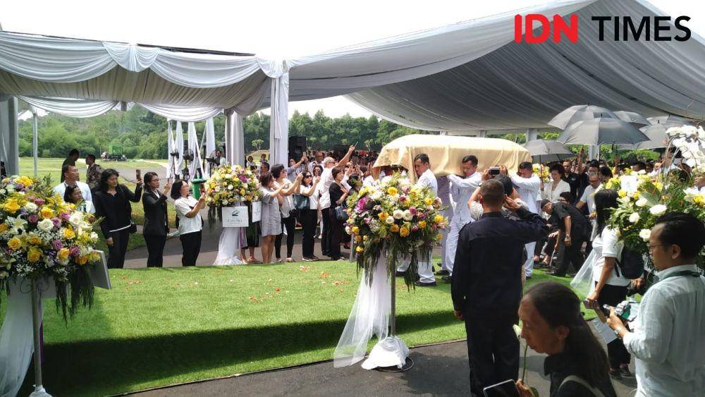Prosesi pemakaman Ir Ciputra di pemakaman keluarga, di Bogor. (IDN Times/Helmi Shemi)