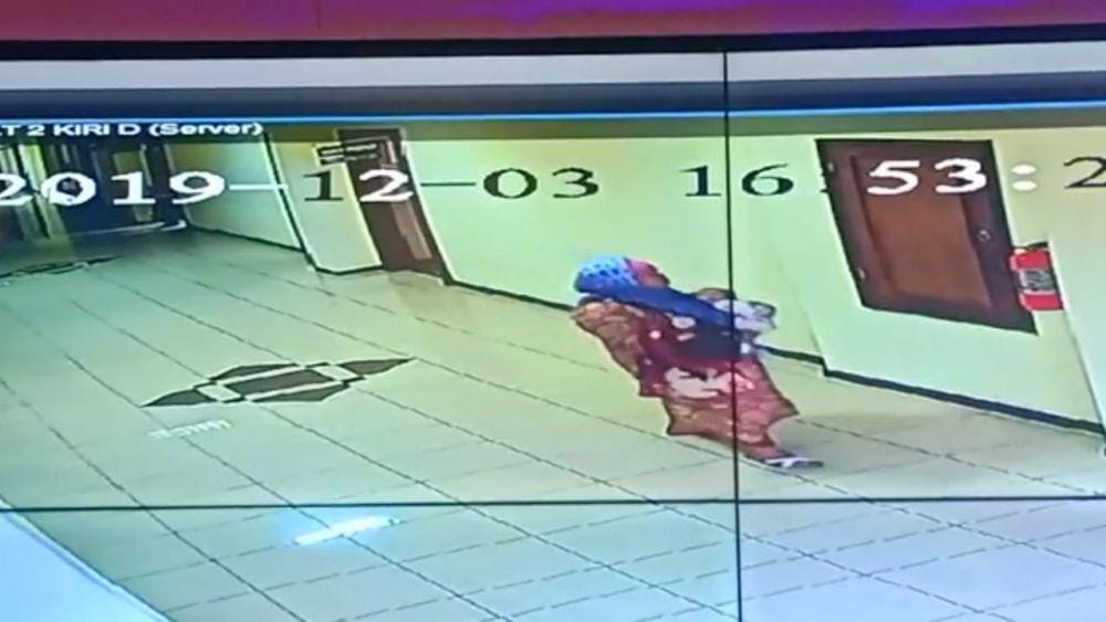 Aksi pencurian AN terekam CCTV Polda Kaltim. Sumber: Polda Kaltim