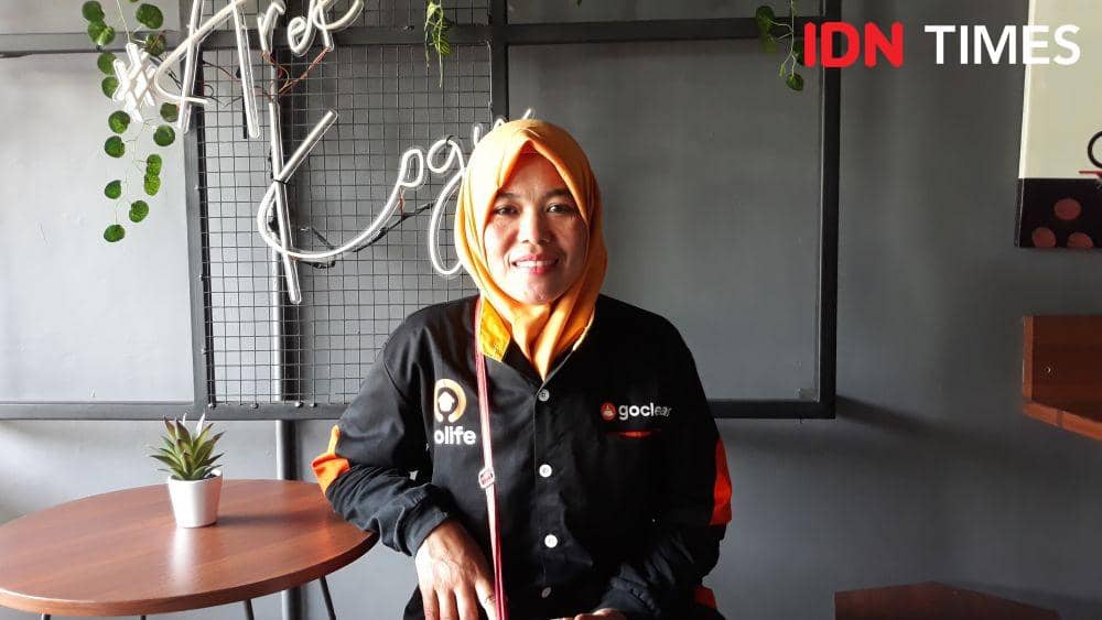 Bu Suparmi, Mitra Go Clean saat Diwawancai untuk Campaign AkuPerempuan di Surabaya. 1 Desember 2019. IDN Times/Fajar Laksmita