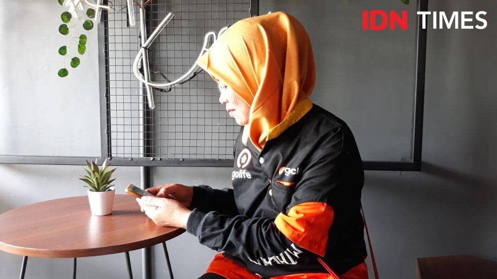 Bu Suparmi, Mitra Go Clean saat Diwawancai untuk Campaign AkuPerempuan di Surabaya. 1 Desember 2019. IDN Times/Fajar Laksmita