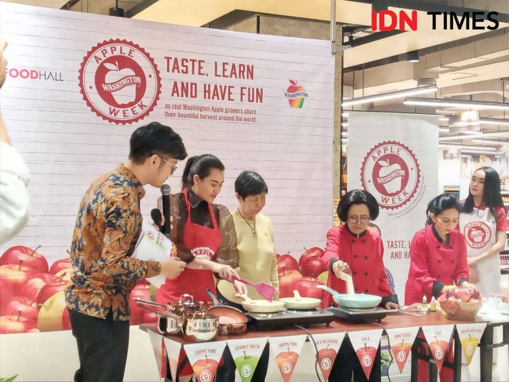 Demo masak Washington Apple Week 2019 di Food Hall Grand Indonesia, Jakarta. IDN Times/Dhiya Awlia.A
