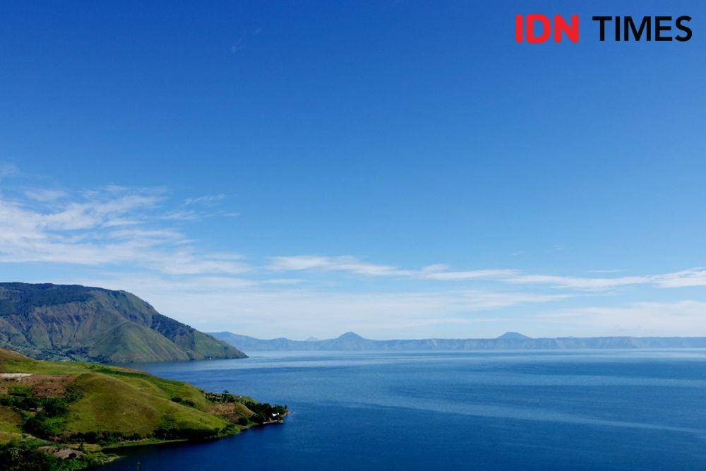 Danau Toba selalu menyajikan panorama yang indah dilihat dari berbagai sudut (Prayugo Utomo/IDN Times)