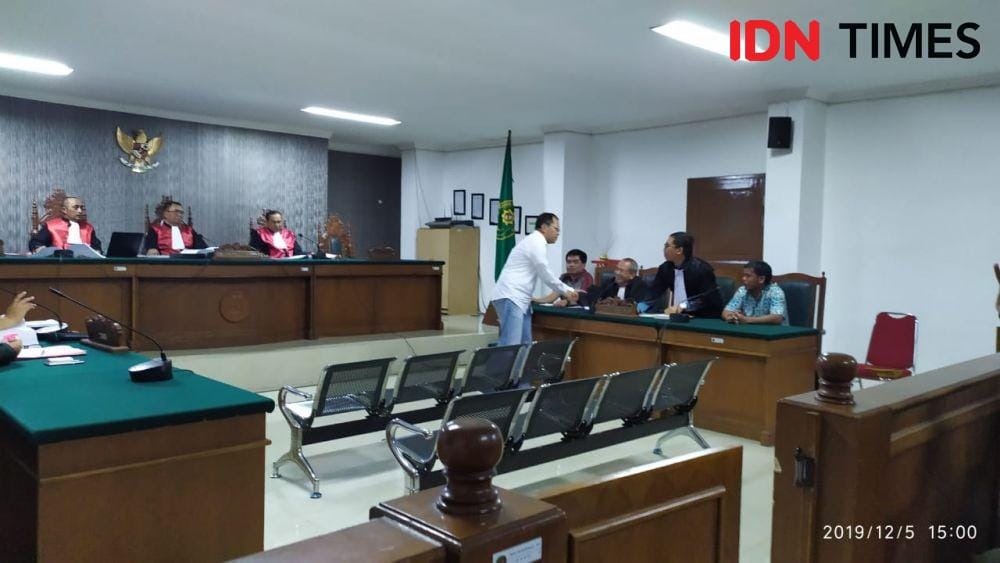 Danny Pomanto hadir sebagai saksi dalam sidang perdana dugaan korupsi dana hibah Pilkada Makassar di PN Makassar, Kamis (5/12) / Sahrul Ramadan