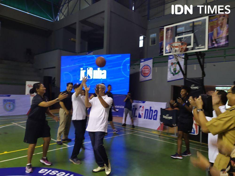 Kegiatan pelatihan program Jr NBA Gor Dempo Jakabaring Sport City (JSC) Palembang, Kamis (5/12) (IDN Times/Feny Maulia Agustin)