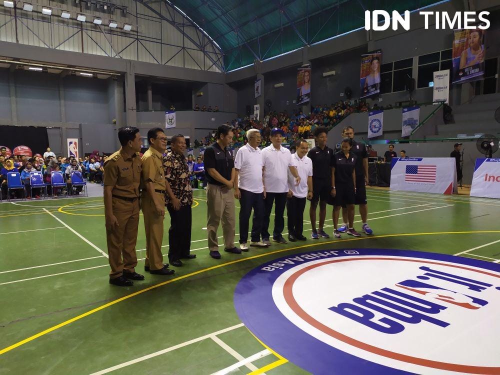 Kegiatan pelatihan program Jr NBA Gor Dempo Jakabaring Sport City (JSC) Palembang, Kamis (5/12) (IDN Times/Feny Maulia Agustin)