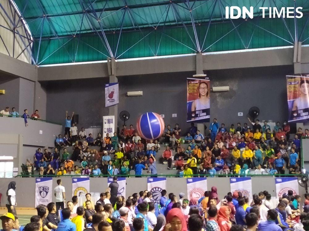 Kegiatan pelatihan program Jr NBA Gor Dempo Jakabaring Sport City (JSC) Palembang, Kamis (5/12) (IDN Times/Feny Maulia Agustin)