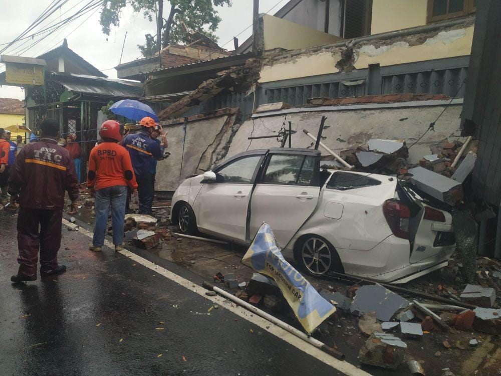 Kondisi rumah rusak pada bagian depan. IDN Times/ Alfi Ramadana