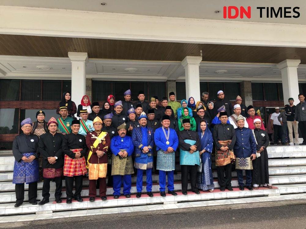 Pemangku adat Melayu Palembang saat bertemu Gubernur Sumsel (IDN Times/Rangga Erfizal)
